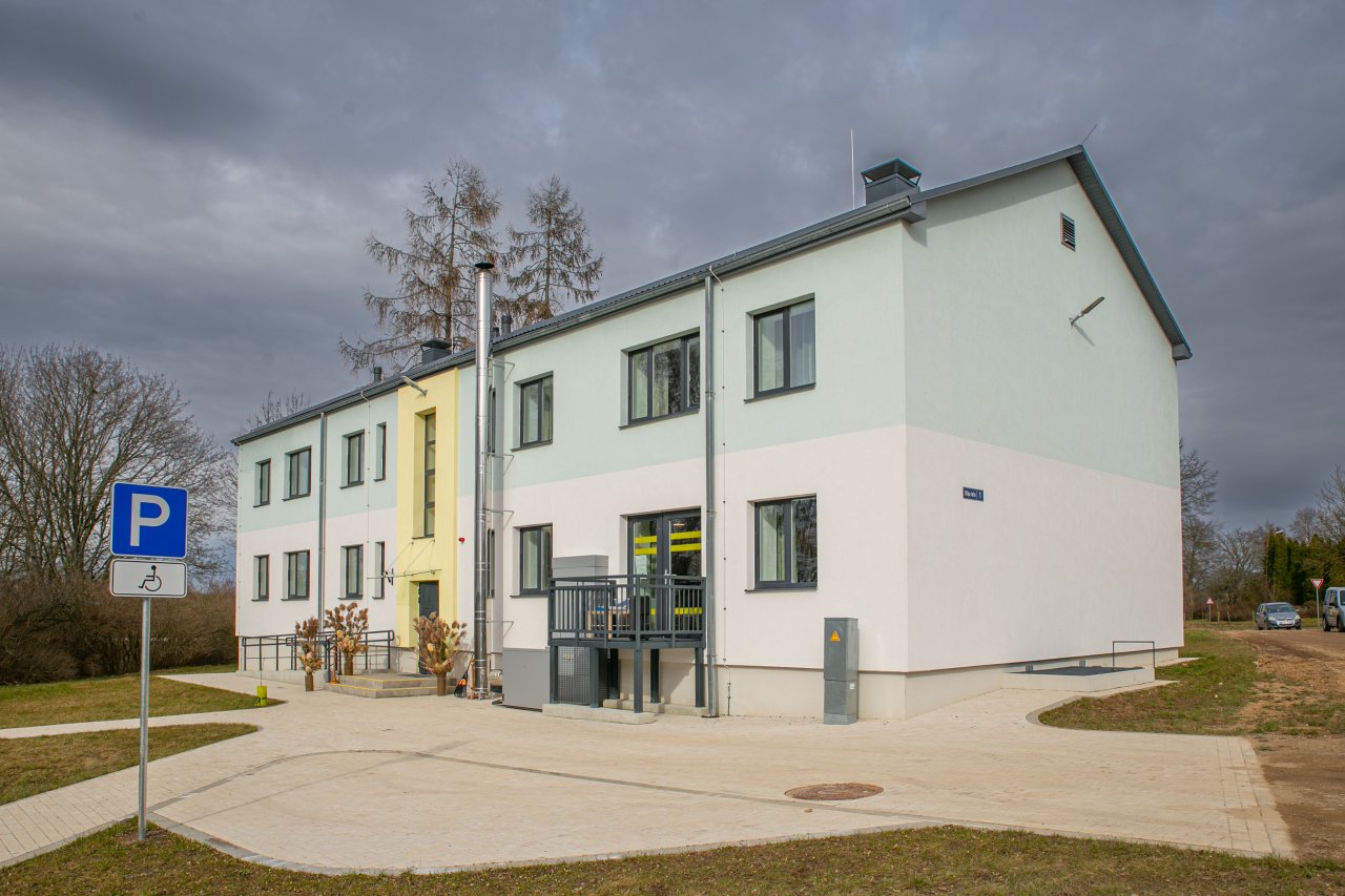 Kuldīgas novadā atklāta pirmā grupu dzīvokļu māja cilvēkiem ar īpašām vajadzībām