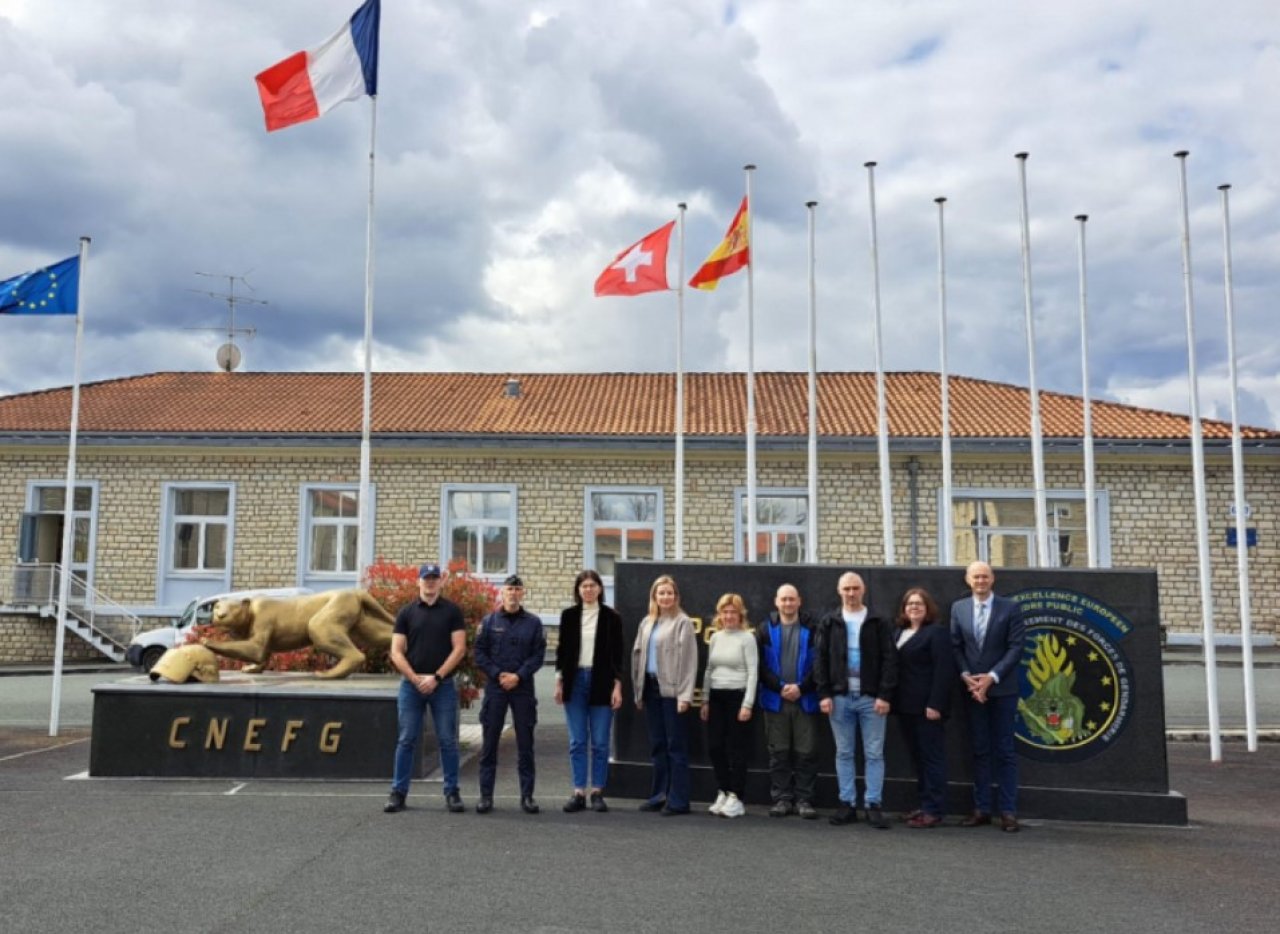 Pateicoties ES atbalstam, Valsts policijas un Valsts policijas koledžas pārstāvji iepazīstas ar Francijas Nacionālās žandarmērijas apmācību sistēmu